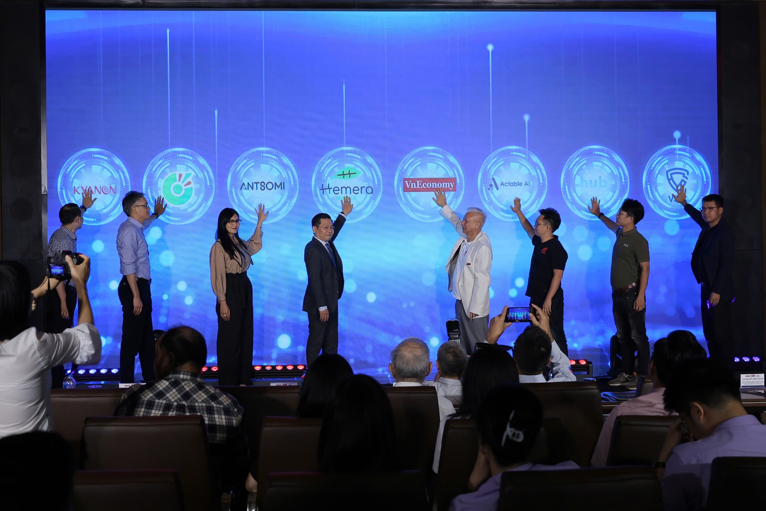 Anh-lien-minh-du-lieu-va-tri-tue-nhan-tao-D.A Alliance